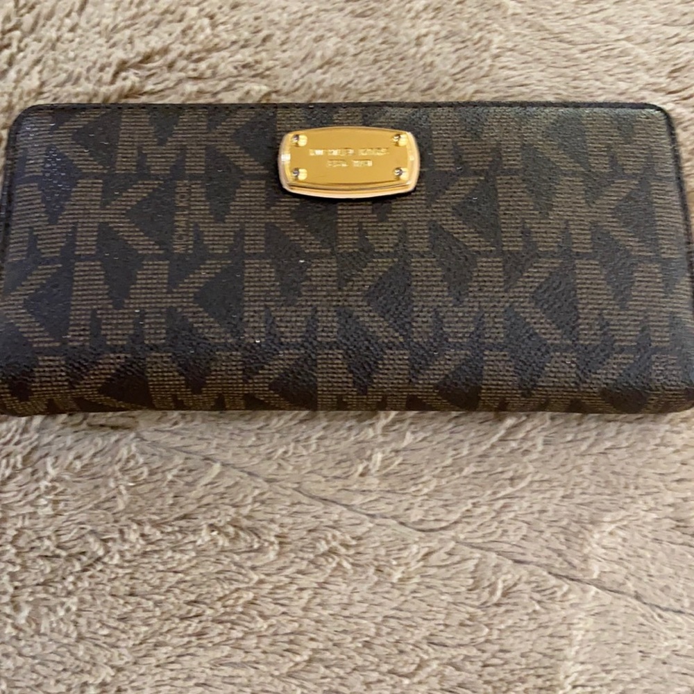 brown Micheal kors bag